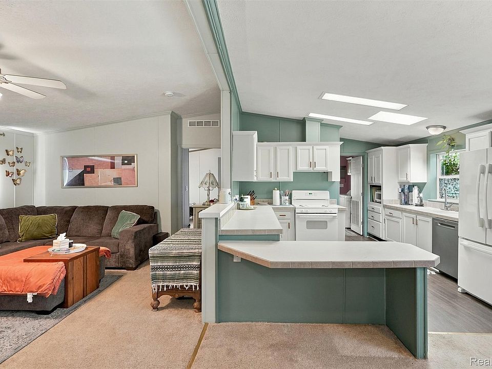 28034 Charlemagne St, photo 10