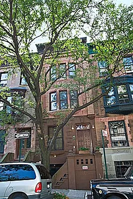 Rented by Perry Associates NYC Inc | media 2