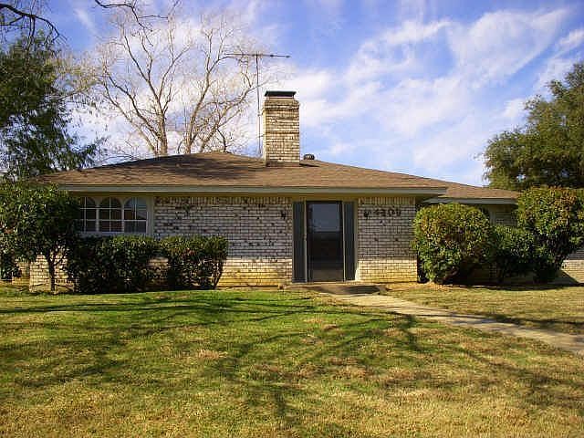1st image of 4309 Village Green Dr