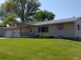 211 E Ingledue St, Marshalltown, IA 50158