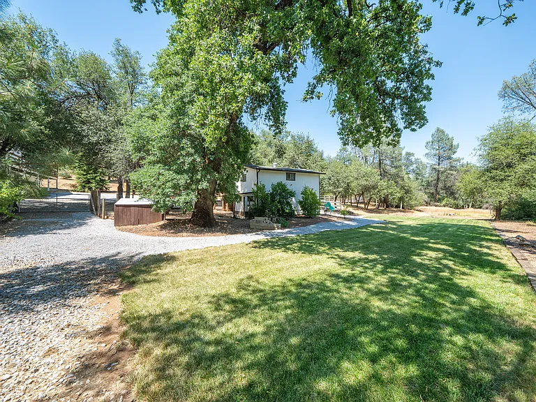 17659 Melwood Ln — Photo 58