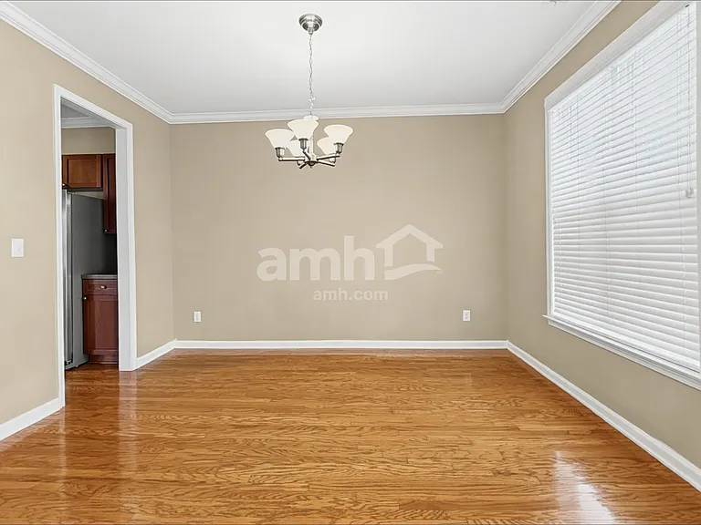 317 Collinsworth Dr — Photo 8