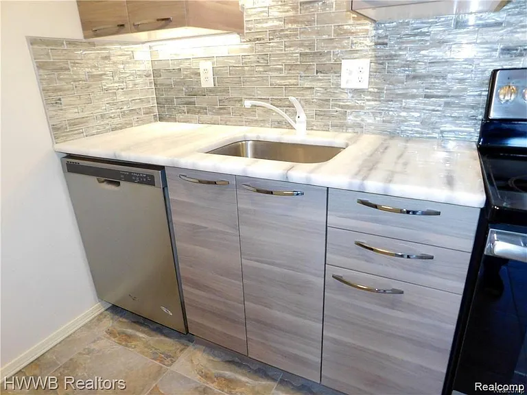805 Plate St #210 — Photo 6
