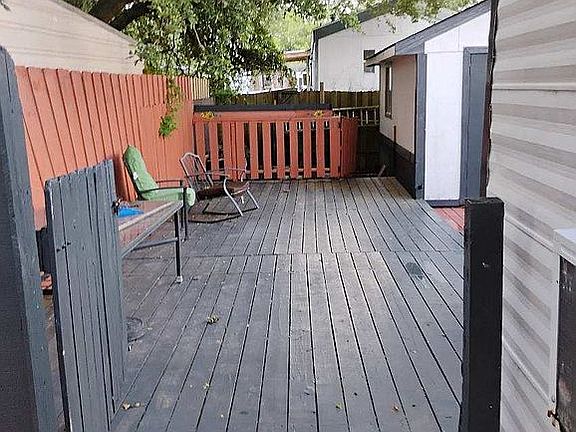 2nd image of 1212 Holly Ln