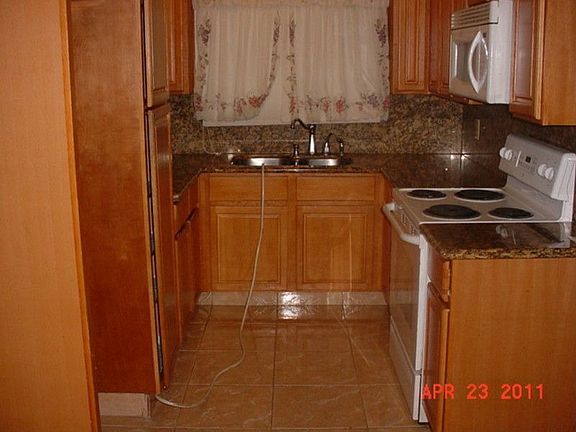 2nd image of 3313 Greenwood Pl
