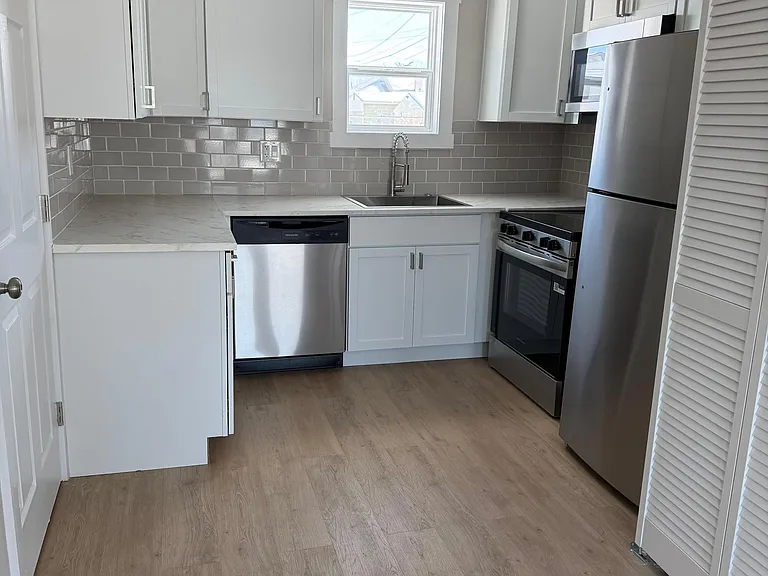 105 Dering Ave — Photo 7