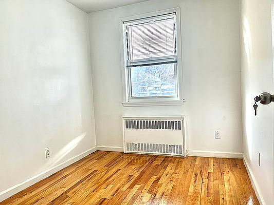 5th image of 925 E 103rd St #2
