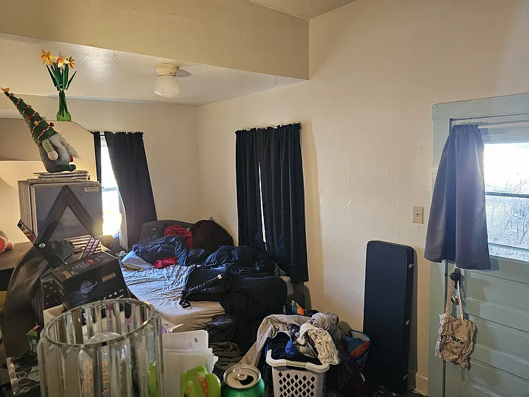 813 E University St — Photo 13