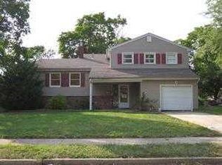 22 Shelly Dr, Somerset, NJ 08873