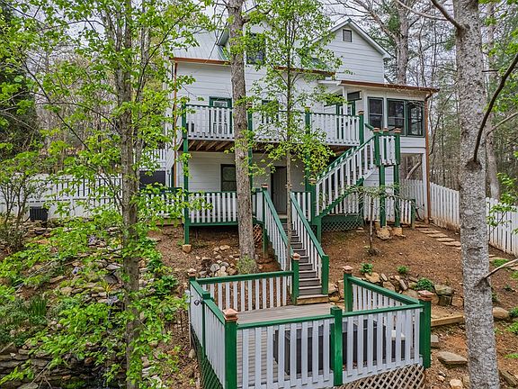 4th image of 2037 Newport Dr