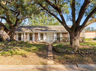 9610 Meadowglen Ln, Houston, TX 77063