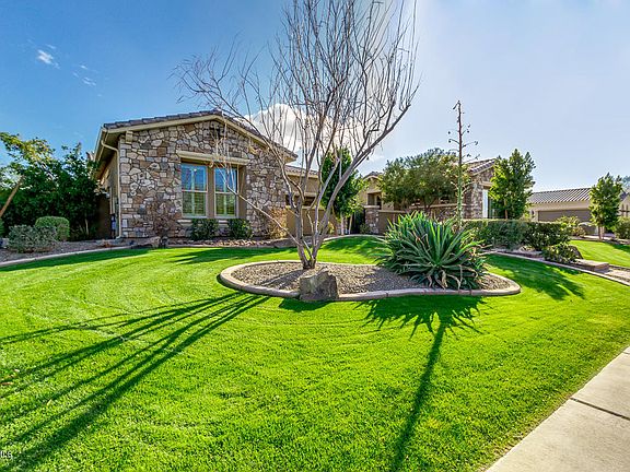 4th image of 3059 E Bellflower Dr