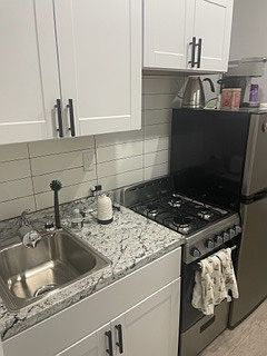 4th image of 84 Madison St #12
