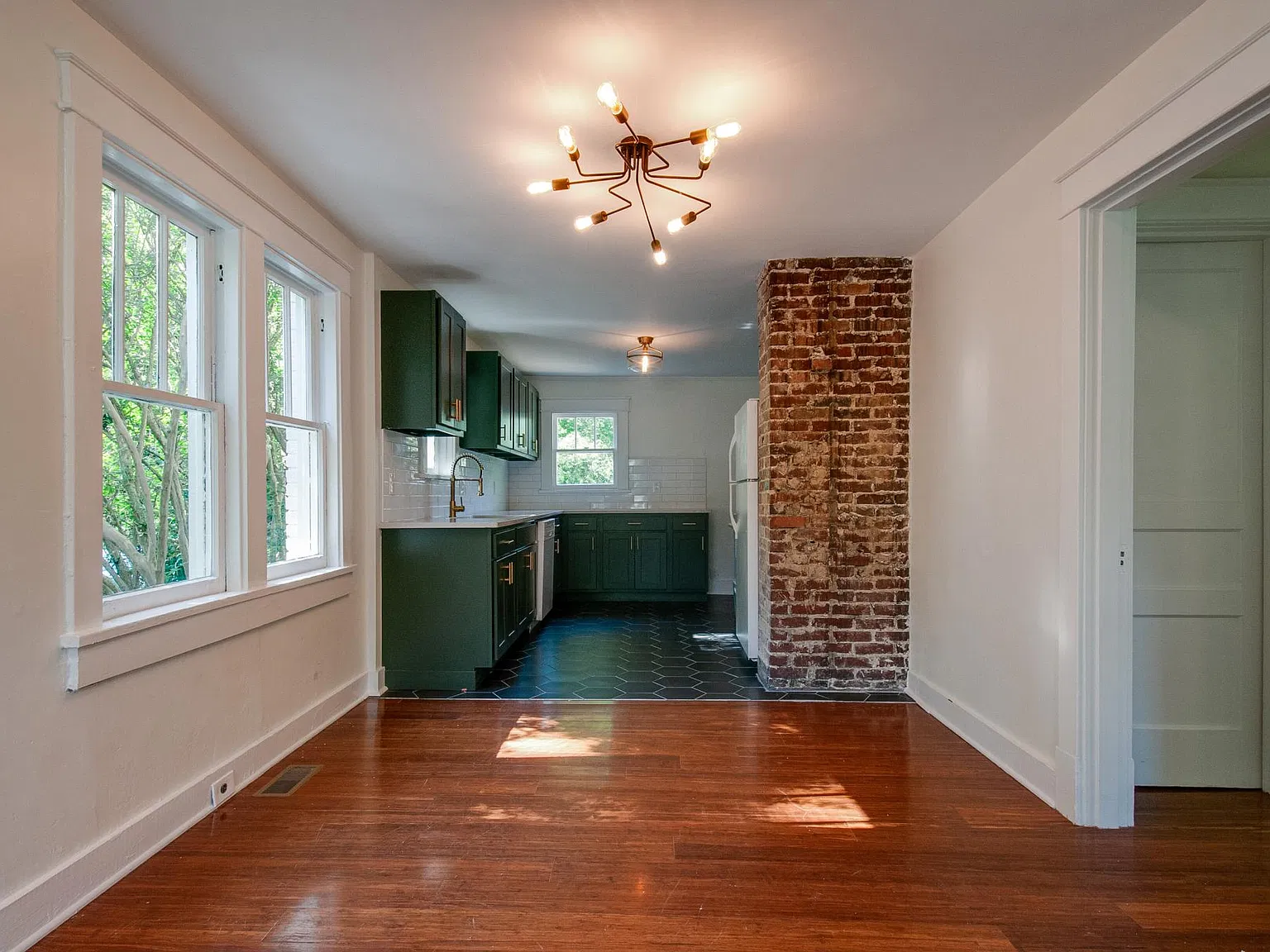 918 W Greenwood Ave — Photo 4