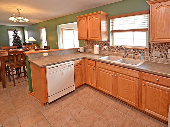 3rd image of 1691 E Ash Dr