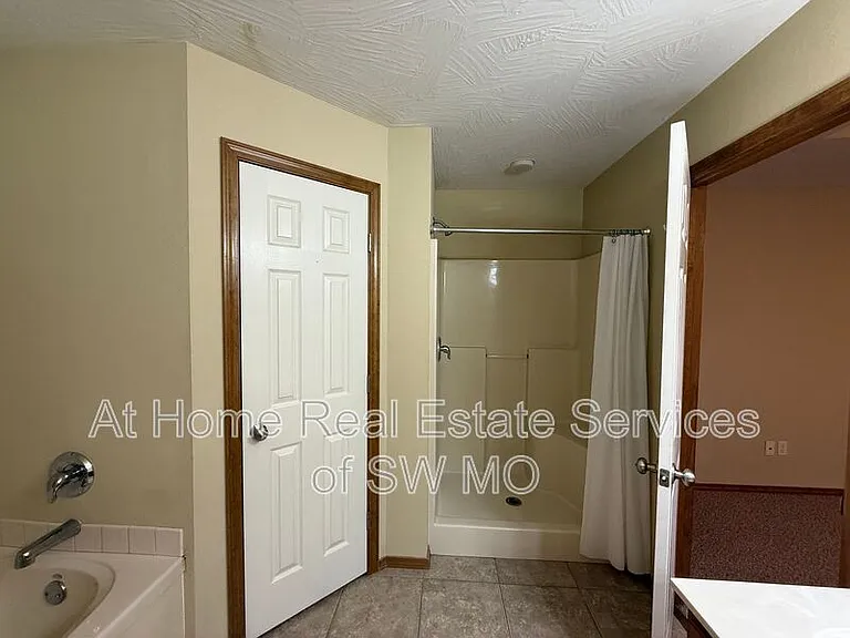1082 Daisy Falls Dr — Photo 11
