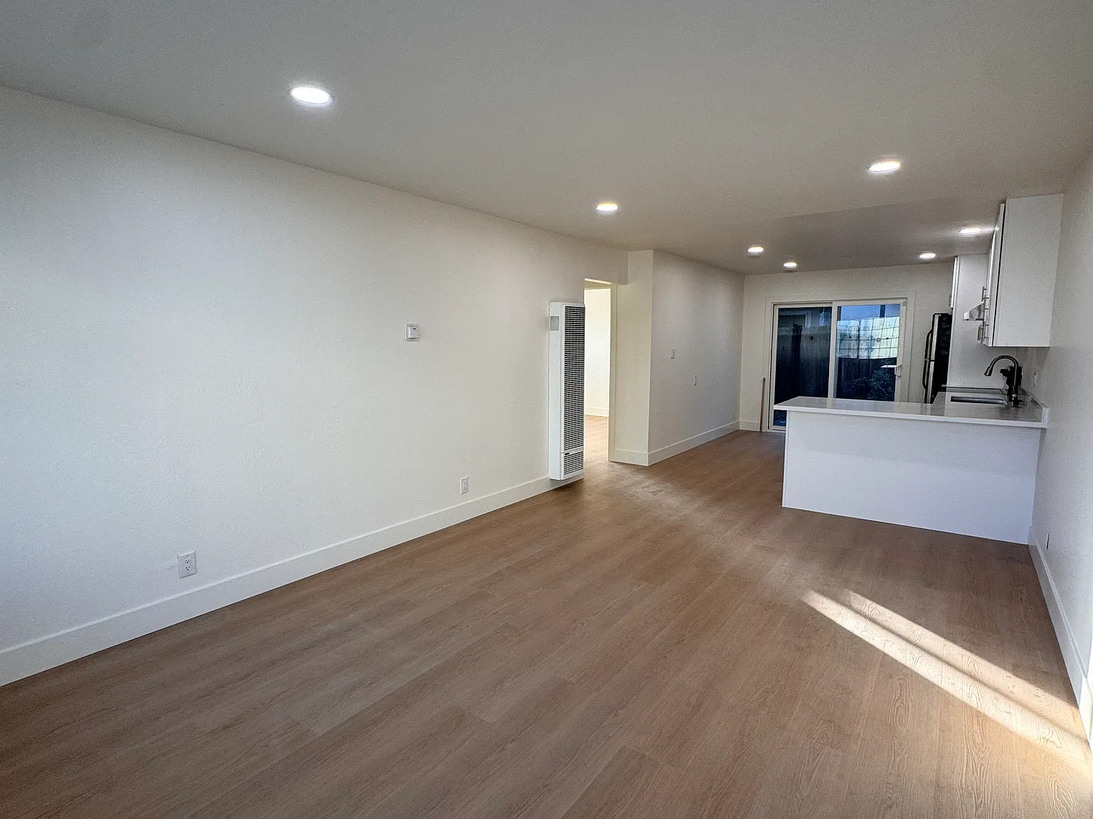 2 bed, 815 sqft, $2,395 — Photo 2