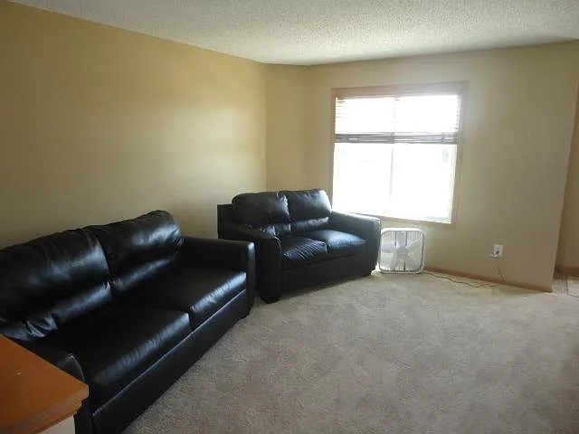 2 bed, 1.5 bath, 1007 sqft, $1,795 — Photo 2