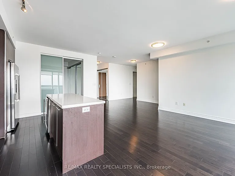 388 Yonge St #7105 — Photo 15