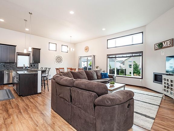 4th image of 3137 6th St E