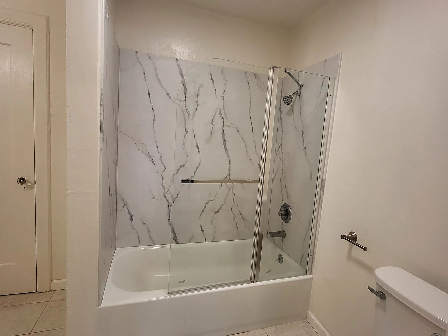 Studio, 400 sqft, $2,100 — Photo 4