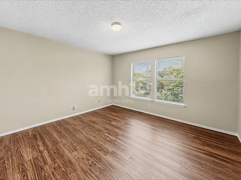 6678 Snow Meadow Dr — Photo 11