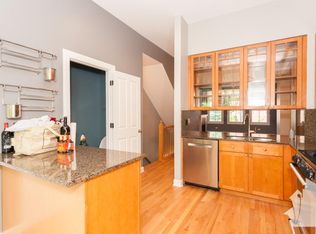 1912 S Prairie Ave #TH2, Chicago, IL 60616