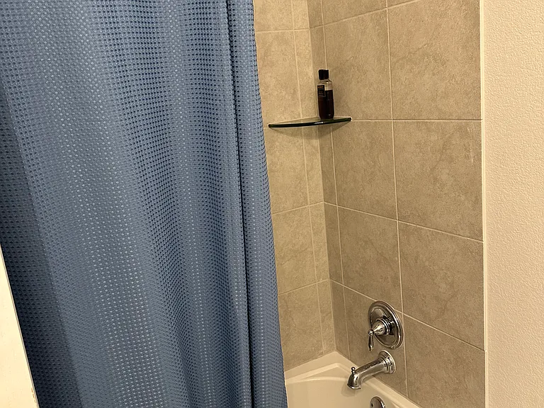 748 Oxford Ln — Photo 11