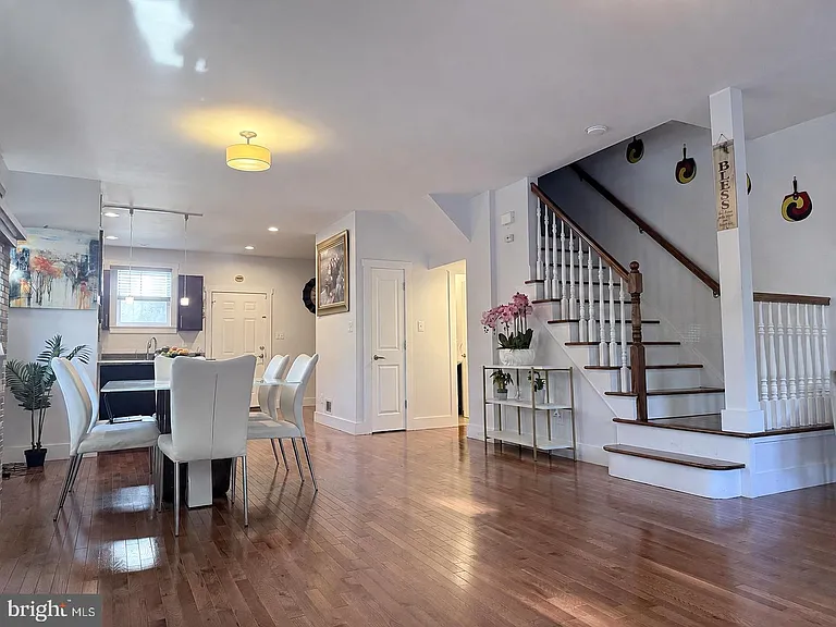 457 S 6th St — Photo 7