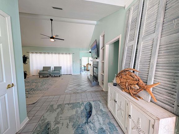 2nd image of 2 Zuni Cir