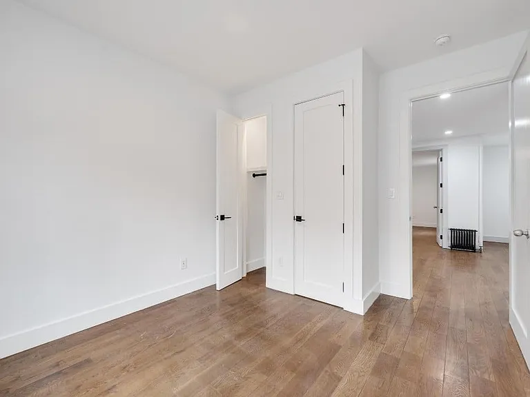 629 E 5th St #10 — Photo 5