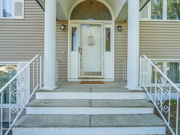3rd image of 912 Cherry Cove Court