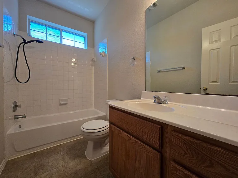 4708 Golden Gate Dr — Photo 20