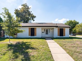 1002 Carriagehouse Ln, Garland, TX 75040