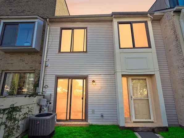 9915 Ridgeline Dr, Gaithersburg, MD 20886