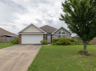 1533 Leesburg Ave, Springdale, AR 72764
