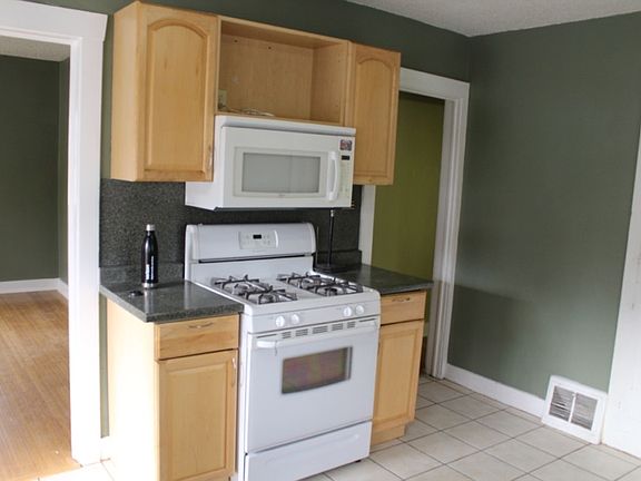 4th image of 577 E Stratford Ave