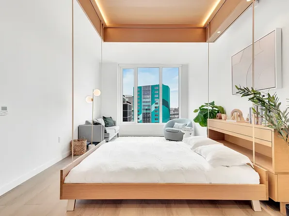 29-17 40th Avenue image 2 of 20