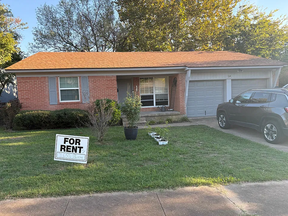 1410 Hillcrest Dr