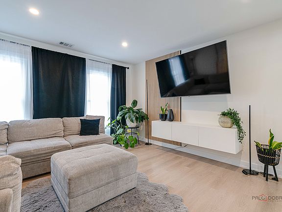 3rd image of 4990 Rochester Dr