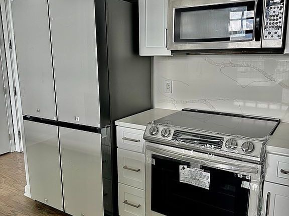 5th image of 711 Cosmopolitan Dr NE Unit 815