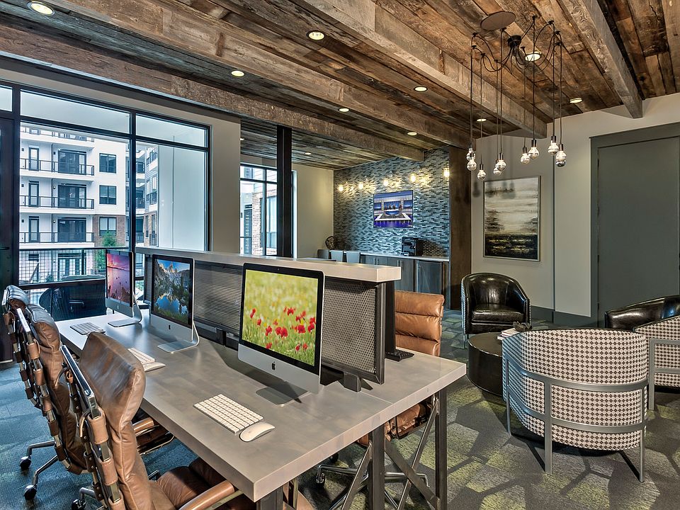 The business center with PCs, Macs, and a printer.