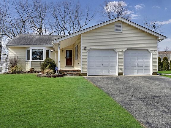 2nd image of 51 Theresa Ct