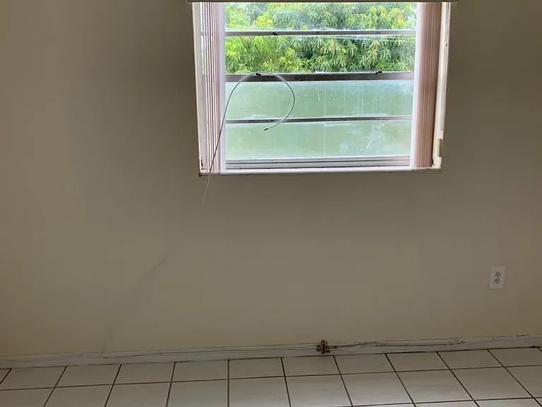 Jaclyn Apartments — Photo 10