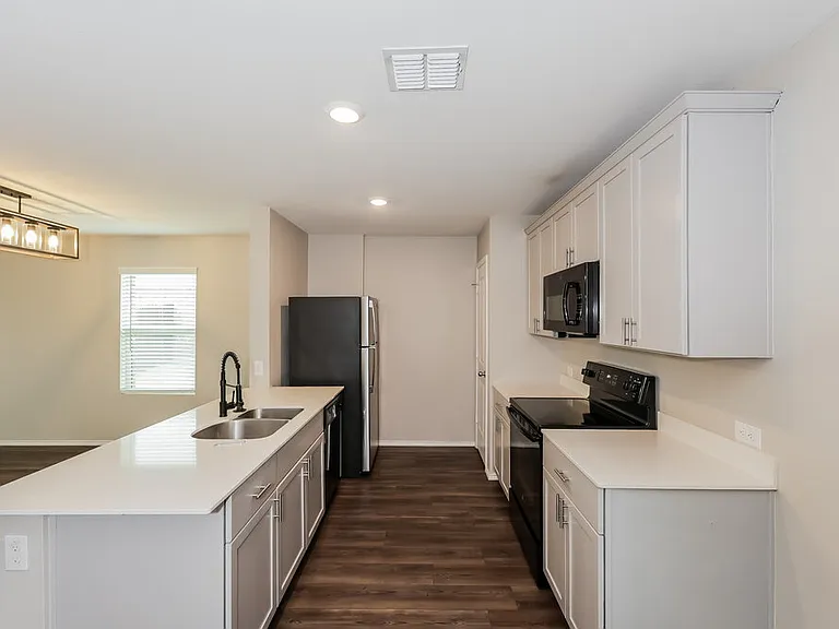 1124 Skyline Dr — Photo 8