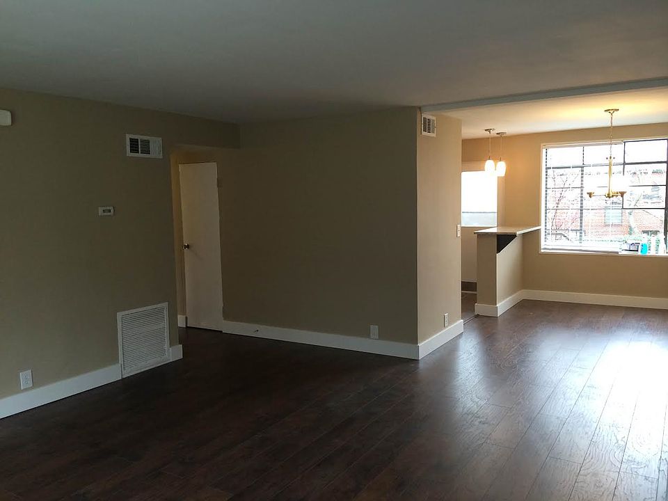 Living / Dining Area