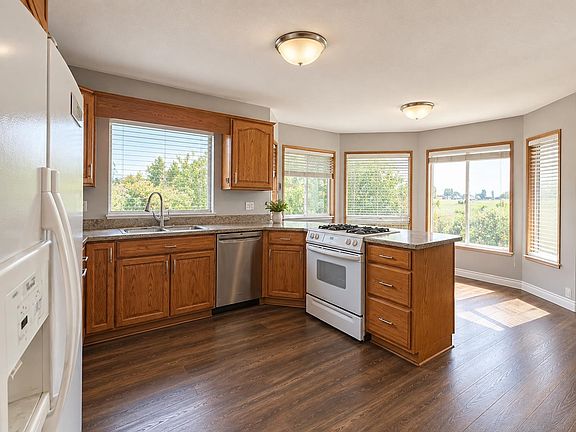 4th image of 8309 Thompson Rd
