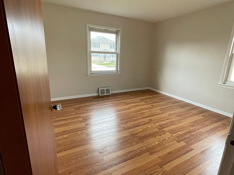 4711 Southwood Dr — Photo 3