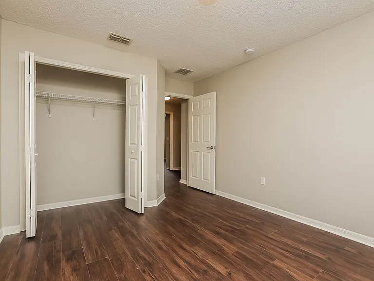 233 Bluff Pass Dr — Photo 12