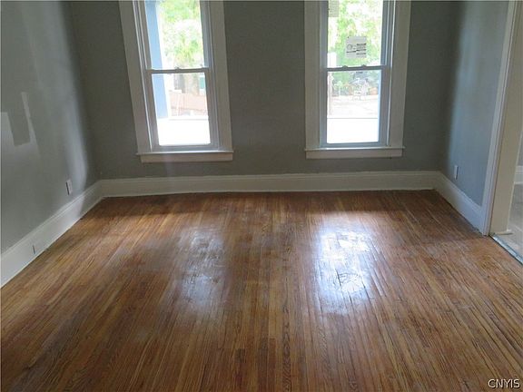 4th image of 420 Rich St